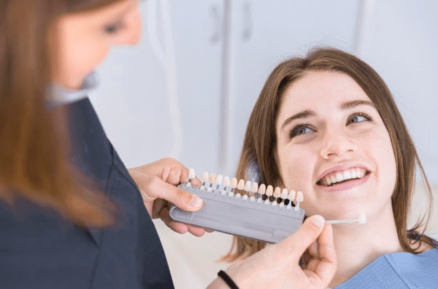 lente de contato para dentes mulher
