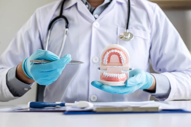 Cirurgia Maxilar Dentista com instrumentos