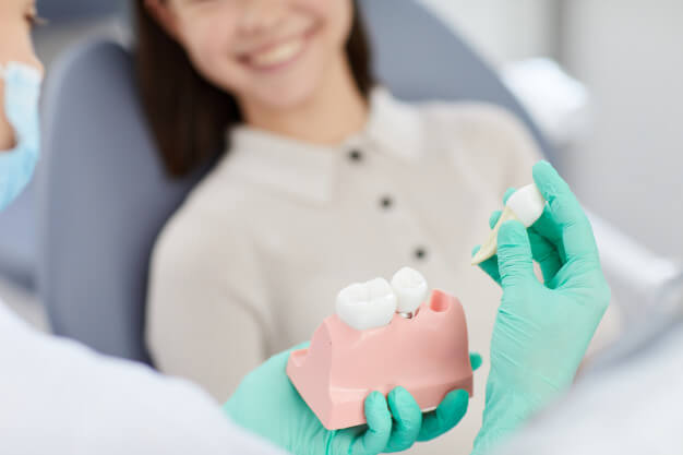 Siso Inflamado dentista mostrando dente